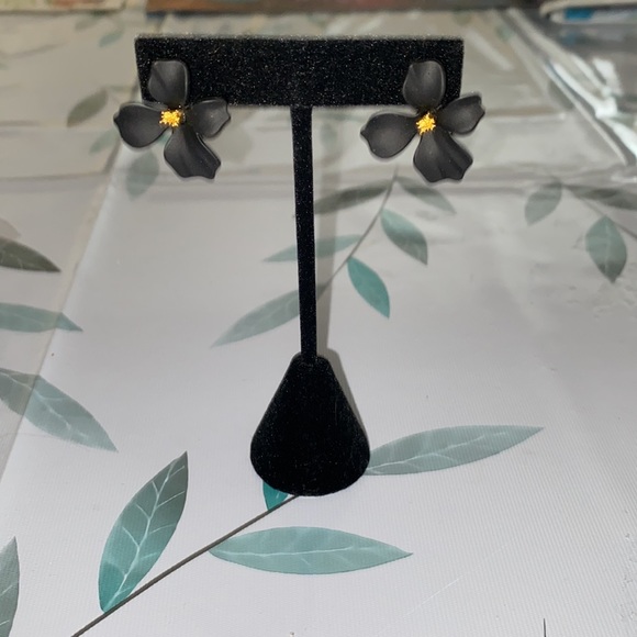 Boho Flower Stud Earrings - Picture 9 of 11